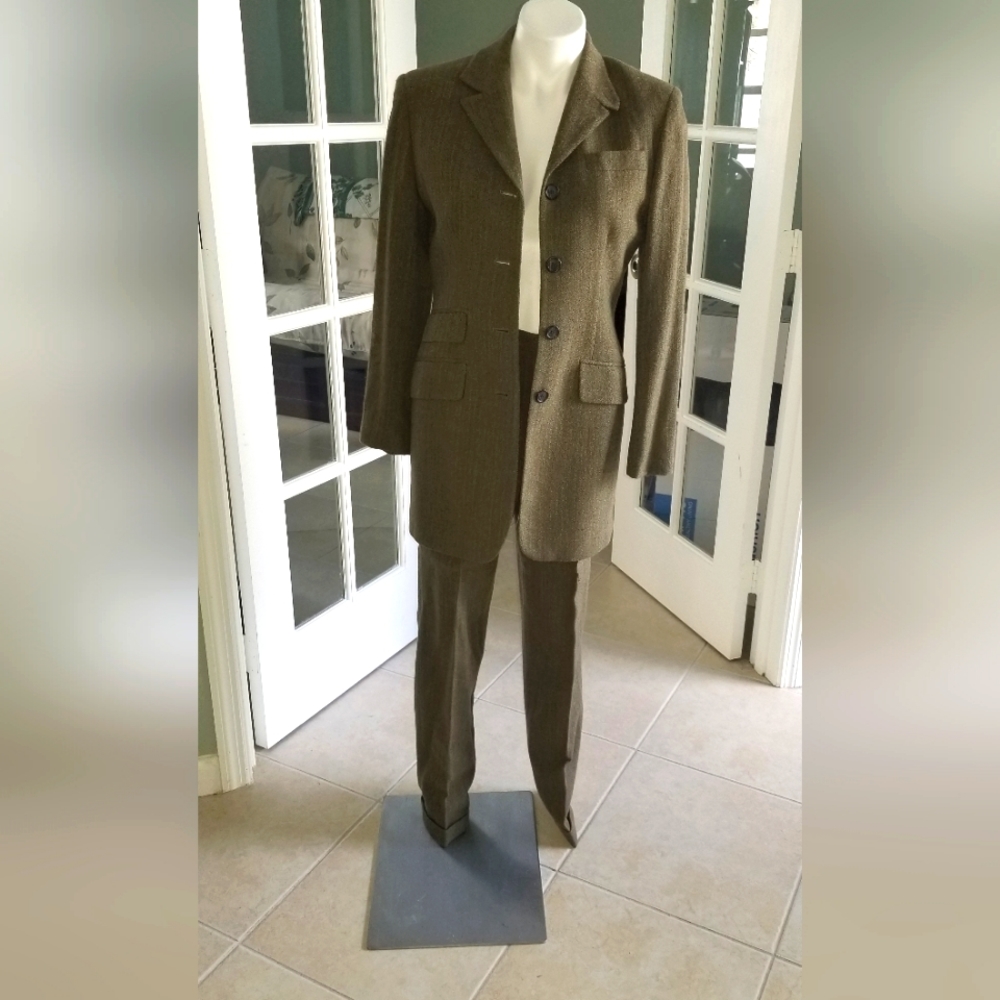 Evan-Picone 4 bottom Olive green tweed suite.